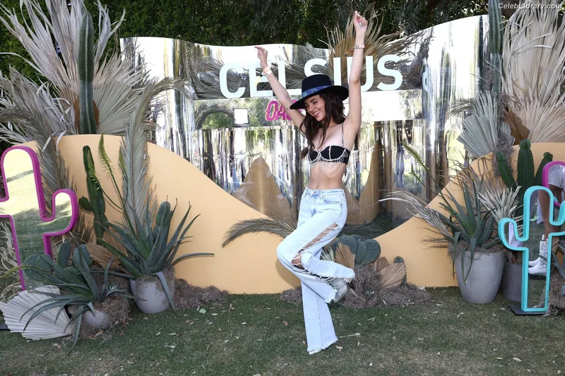 Victoria Justice photo 5 of 3442
