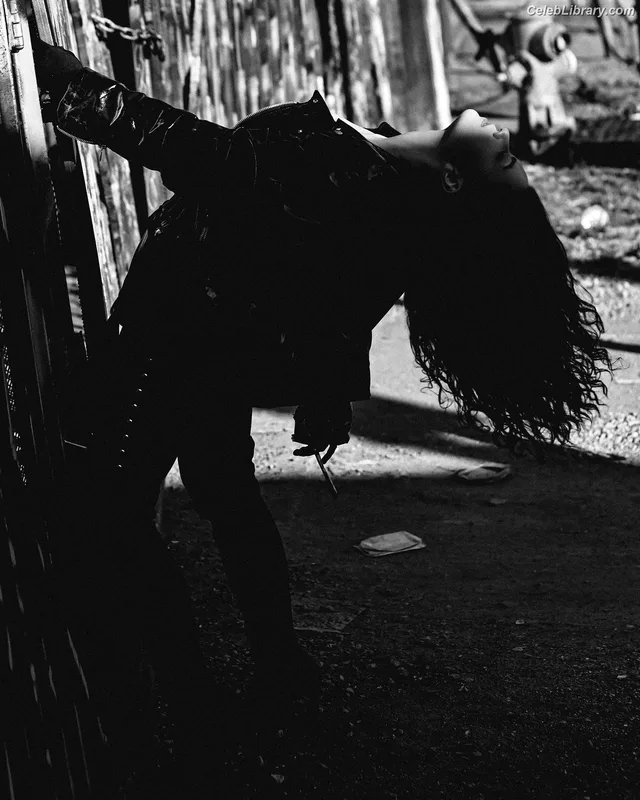 Victoria Konefal photo 5 of 24