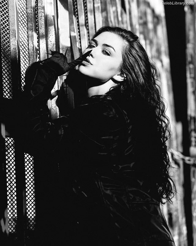 Victoria Konefal photo 7 of 24