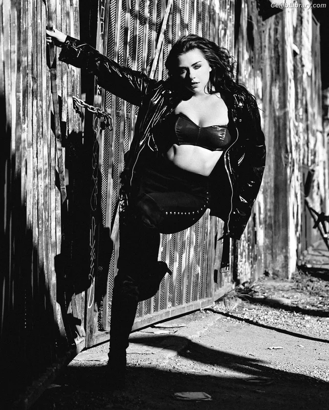 Victoria Konefal photo 8 of 24
