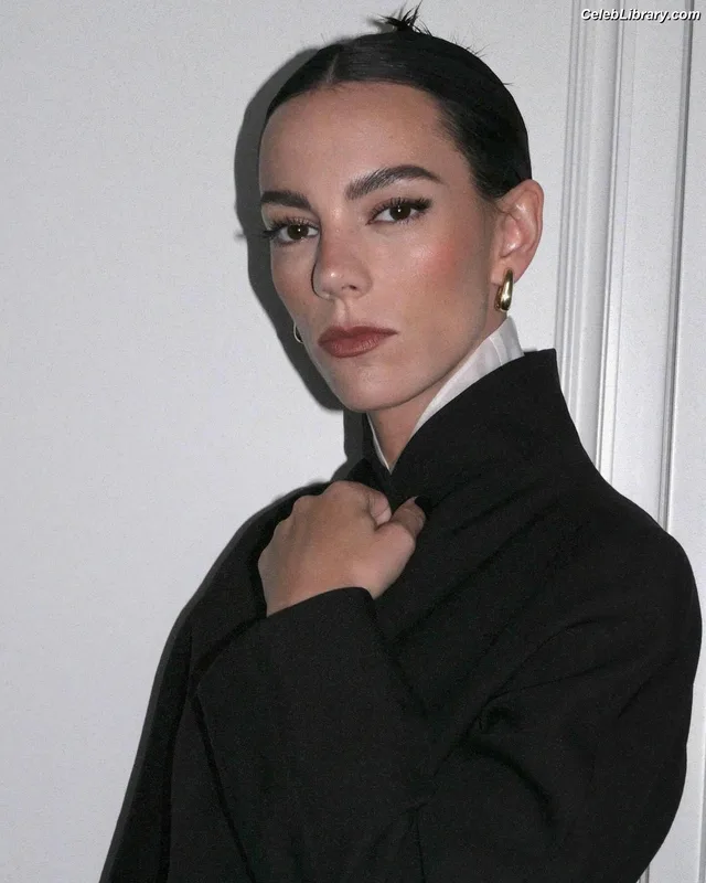 Victoria Luengo photo 5 of 5
