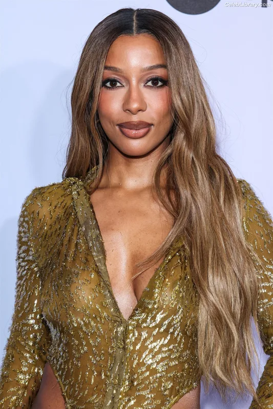 Victoria Monét photo 17 of 61