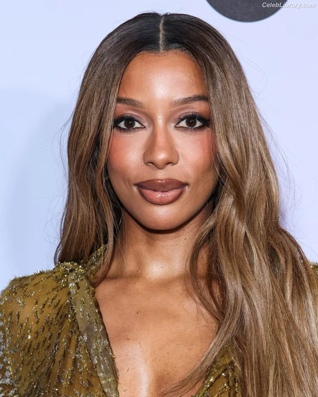 Victoria Monét photo 18 of 61