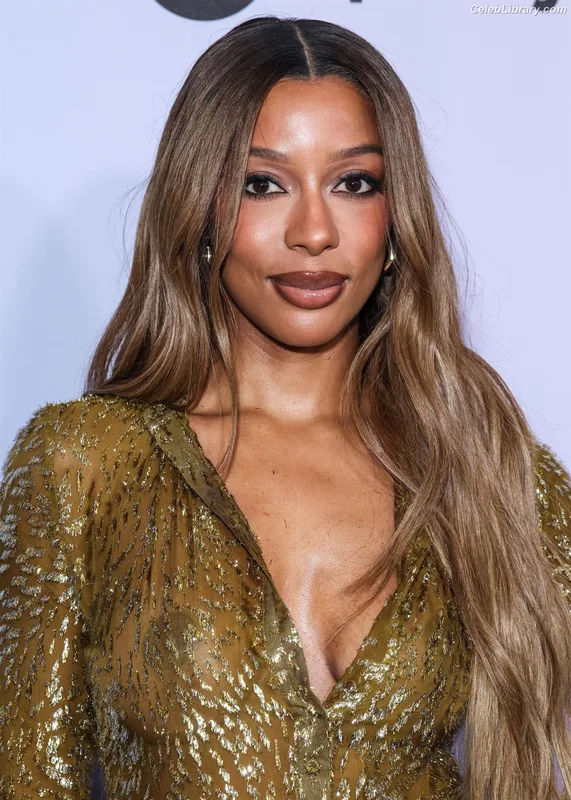 Victoria Monét photo 4 of 61