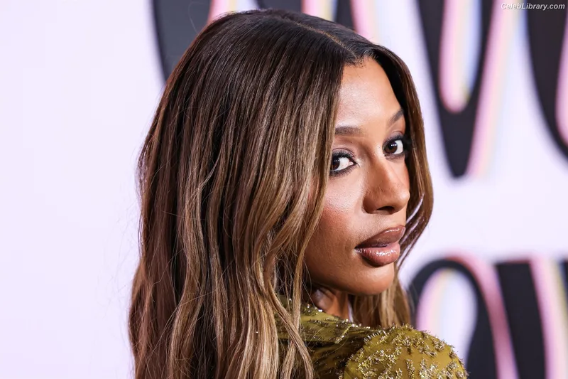 Victoria Monét photo 14 of 61