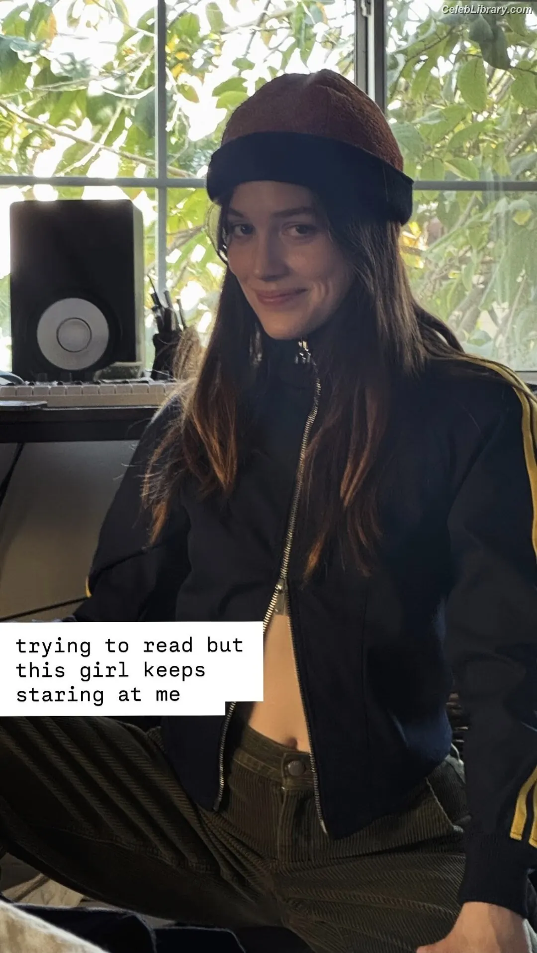 Victoria Pedretti photo 2 of 255