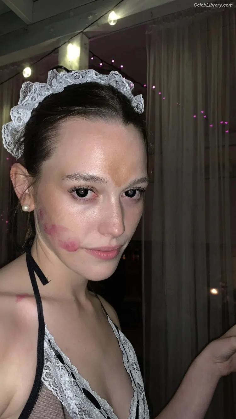 Victoria Pedretti photo 18 of 255