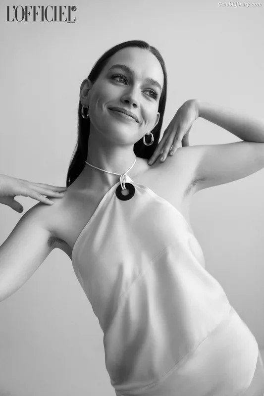 Victoria Pedretti photo 10 of 254