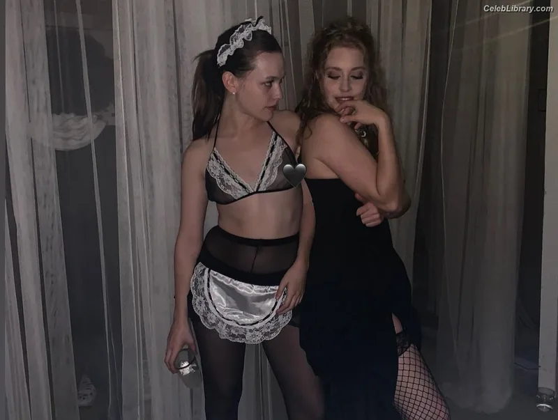 Victoria Pedretti photo 20 of 254