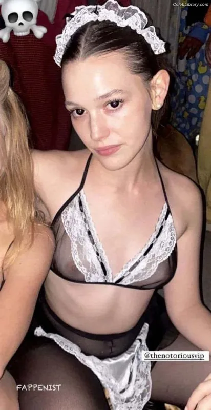 Victoria Pedretti photo 13 of 254