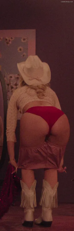 Victoria Pedretti photo 8 of 254