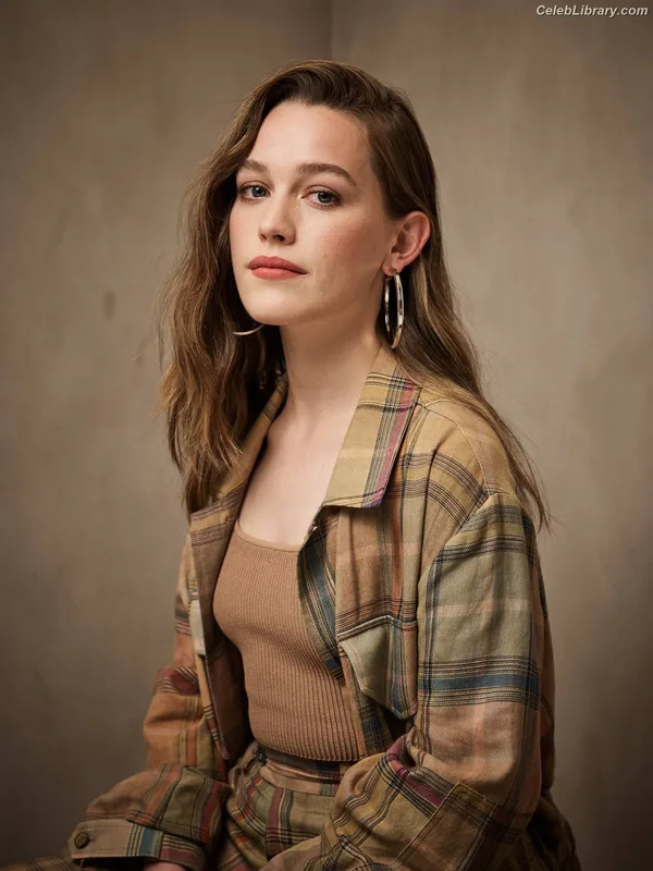 Victoria Pedretti photo 19 of 254