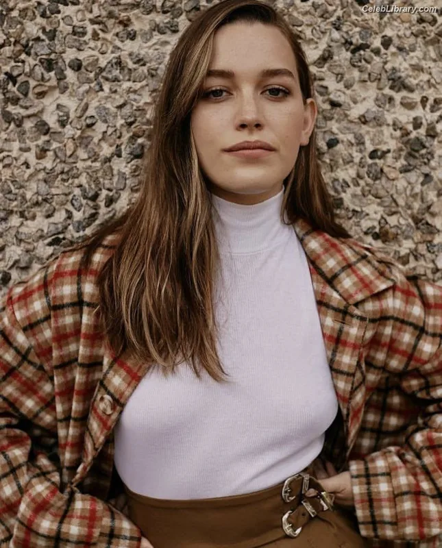 Victoria Pedretti photo 10 of 254