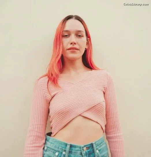 Victoria Pedretti photo 11 of 254