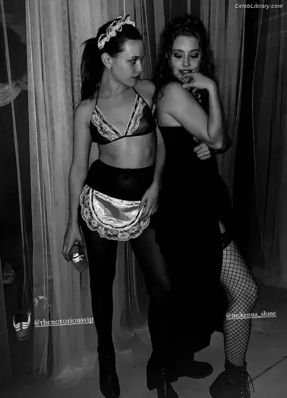 Victoria Pedretti photo 14 of 254
