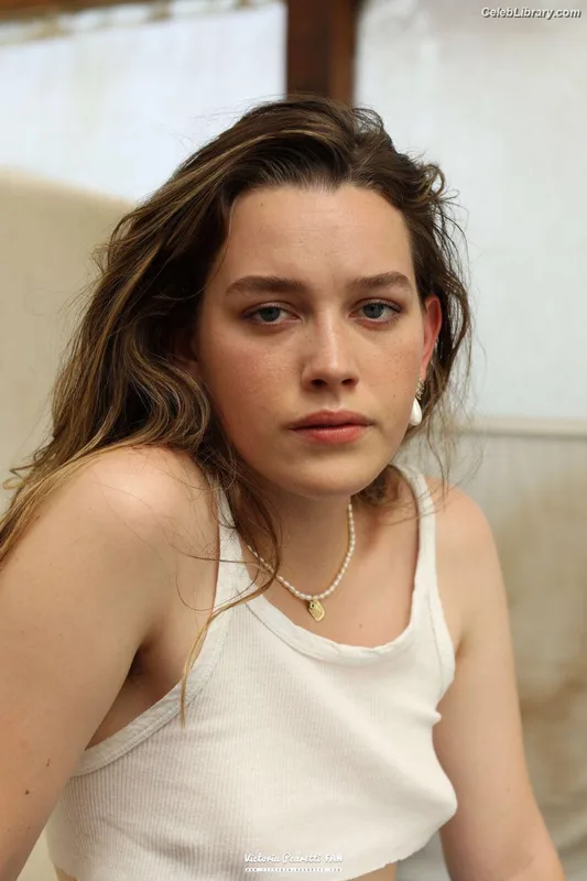 Victoria Pedretti photo 20 of 254