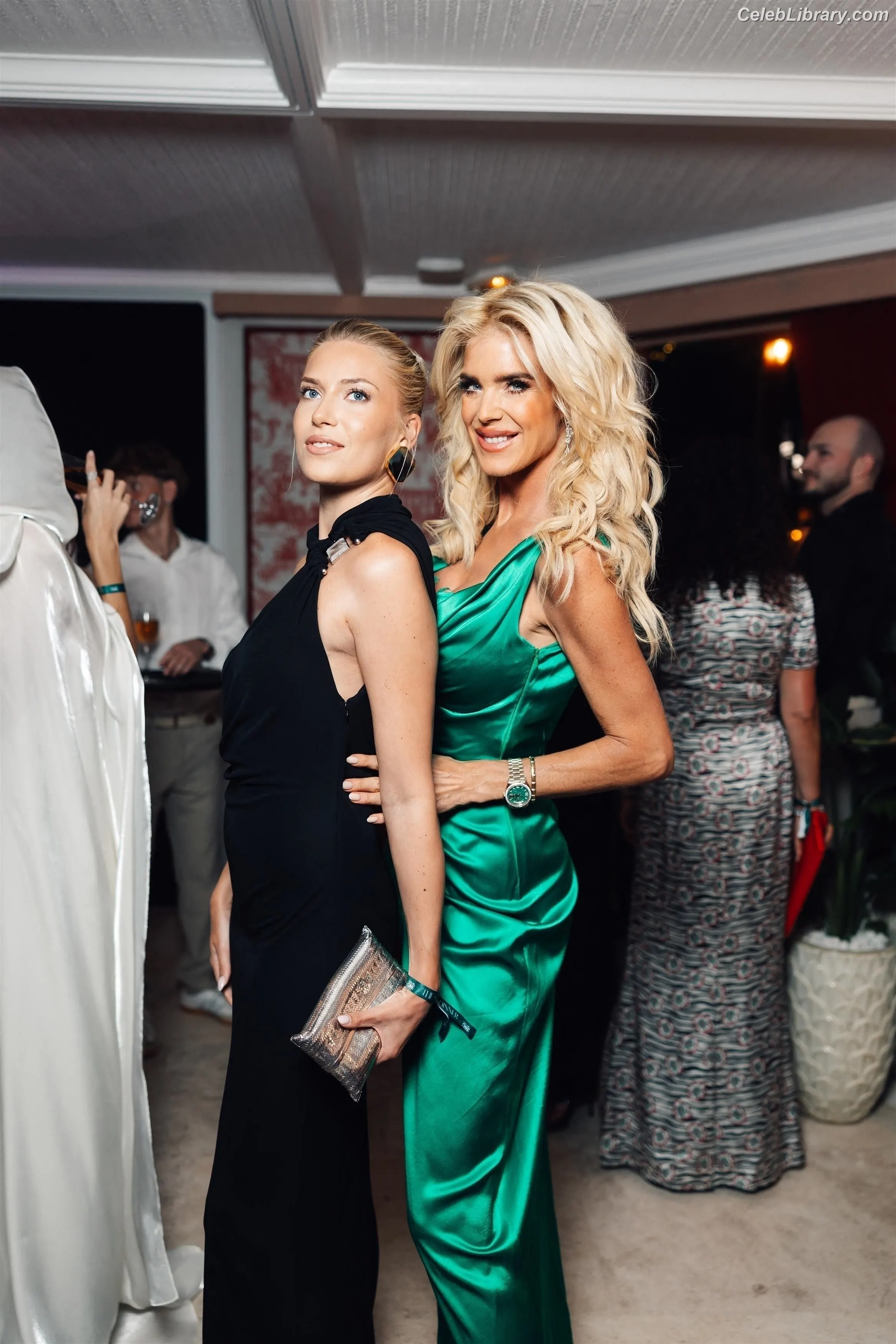 Victoria Silvstedt photo 17 of 160