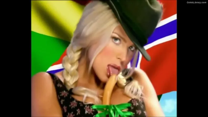 Victoria Silvstedt photo 10 of 159