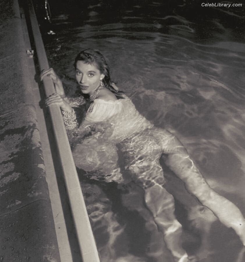 Vikki Dougan photo 4 of 17