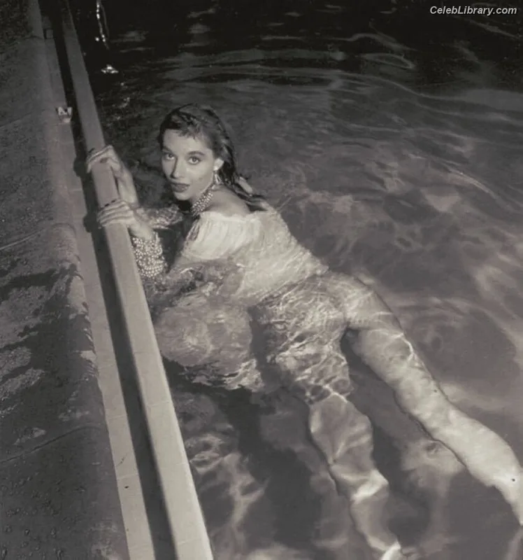 Vikki Dougan photo 4 of 17