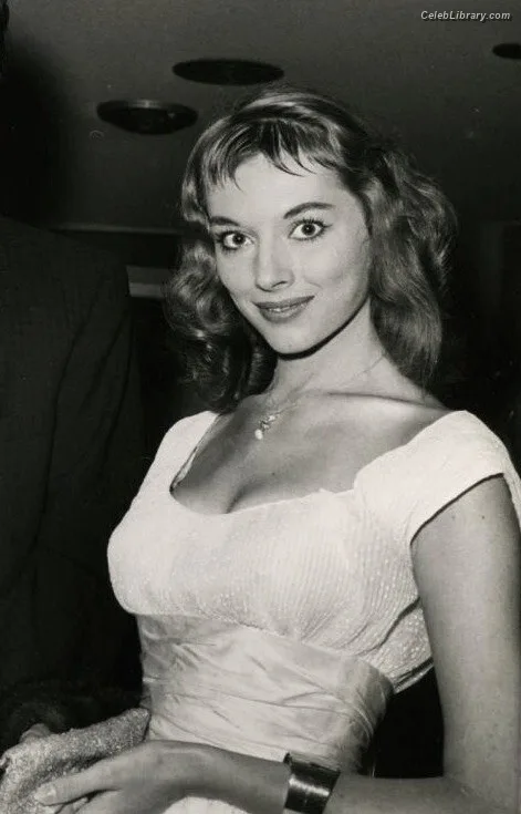 Vikki Dougan photo 13 of 17