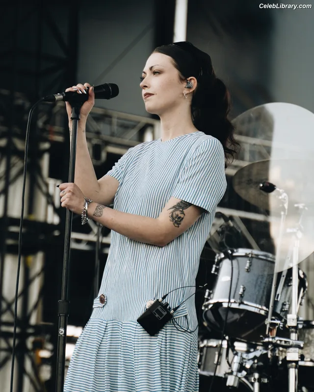 Violet Grohl photo 3 of 130