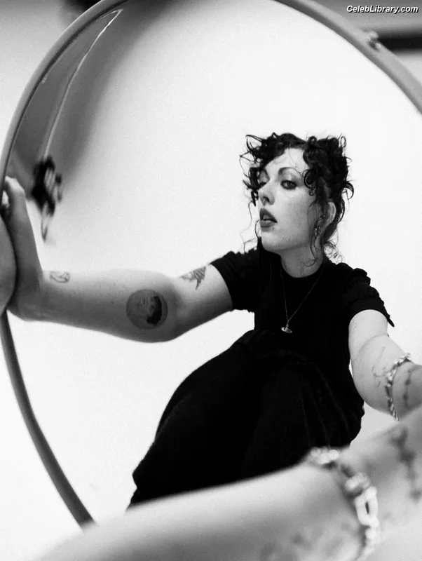 Violet Grohl photo 1 of 130