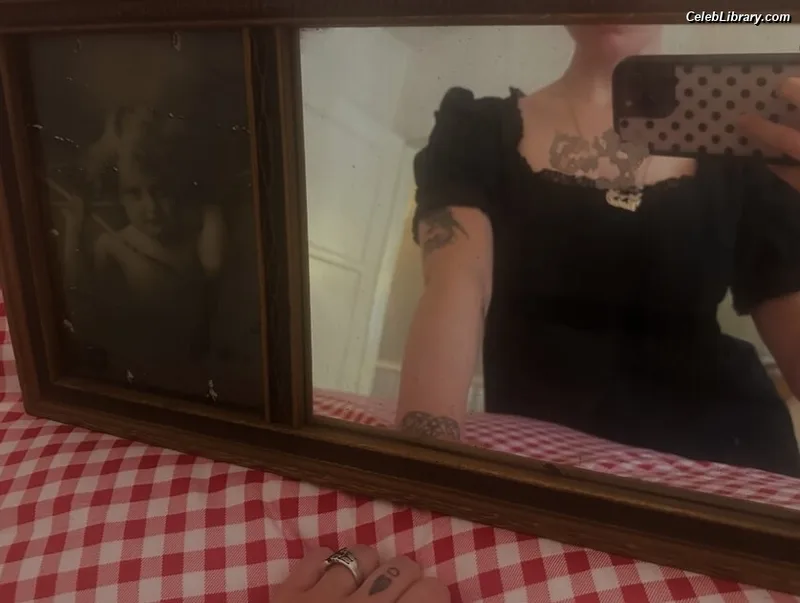 Violet Grohl photo 5 of 130