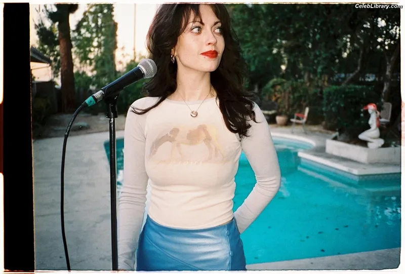 Violet Grohl photo 1 of 130