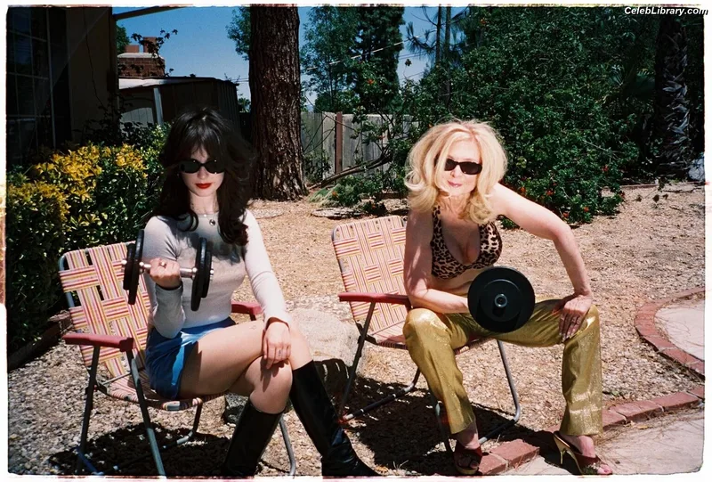 Violet Grohl photo 2 of 130