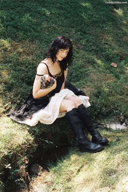Violet Grohl photo 7 of 130