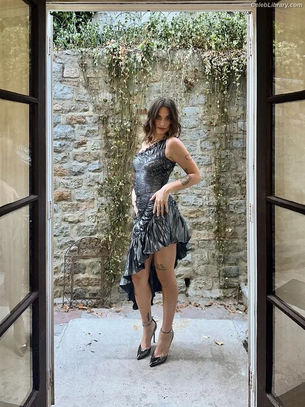 Violett beane photo 3 of 112