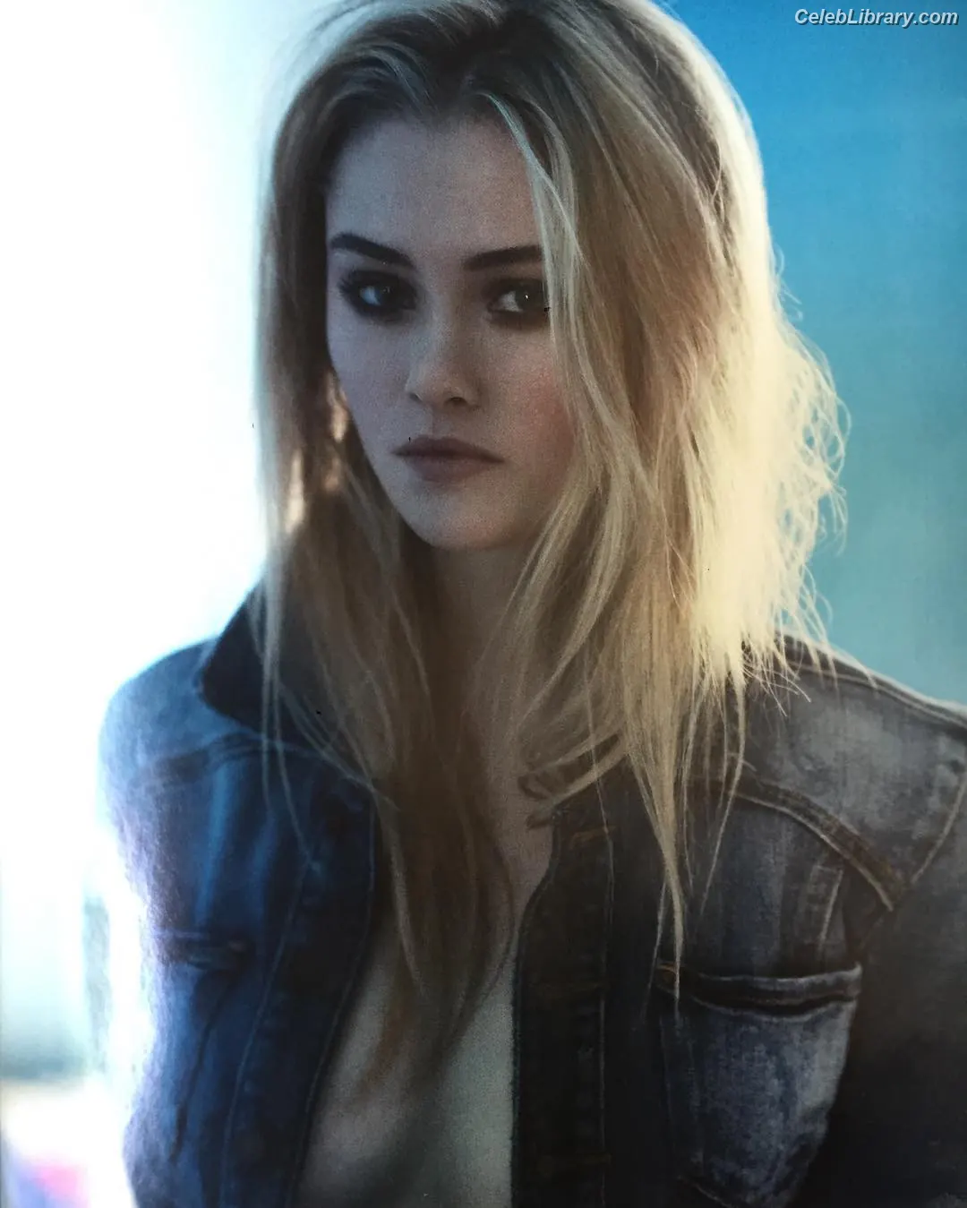 Virginia Gardner photo 8 of 521