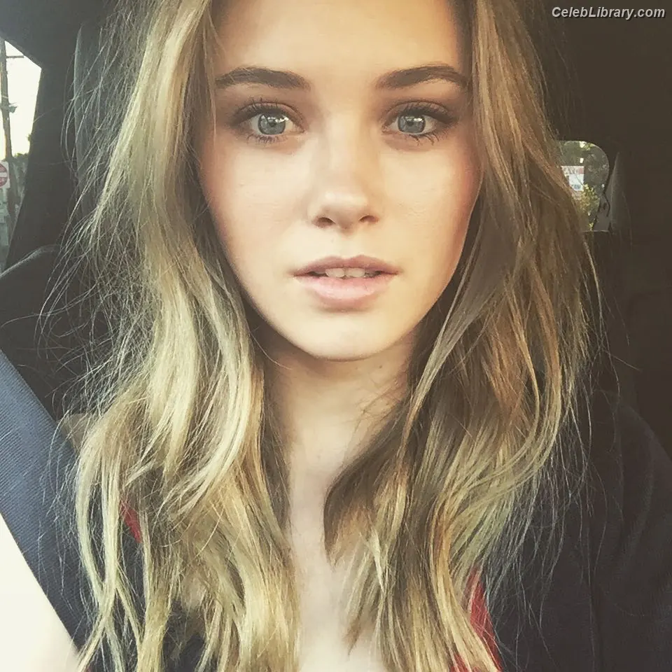 Virginia Gardner photo 7 of 521