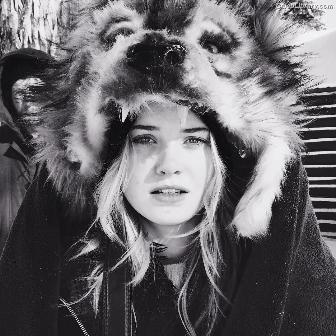 Virginia Gardner photo 21 of 521