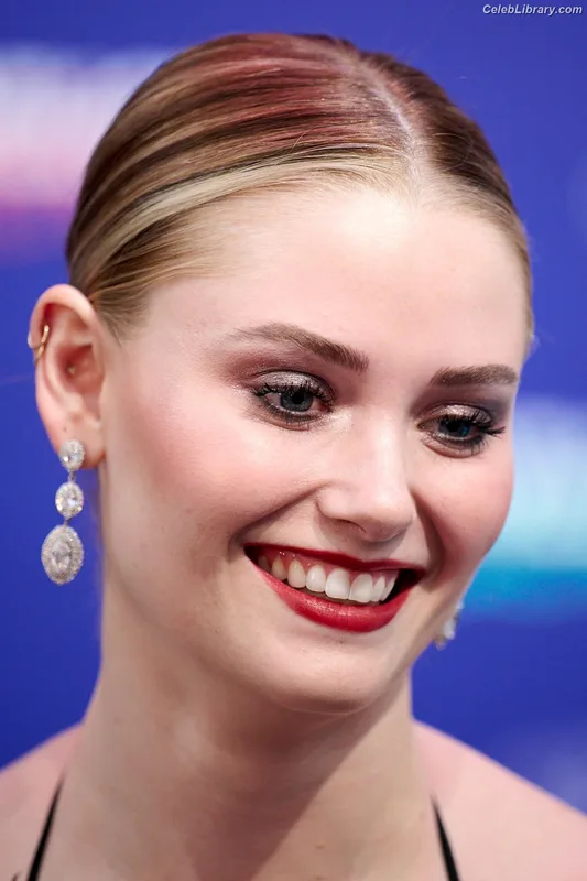 Virginia Gardner photo 7 of 521