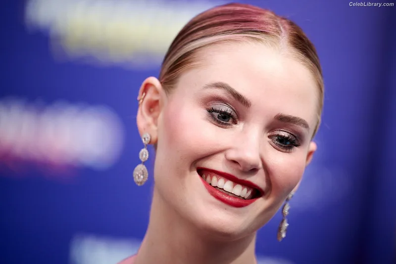 Virginia Gardner photo 9 of 521