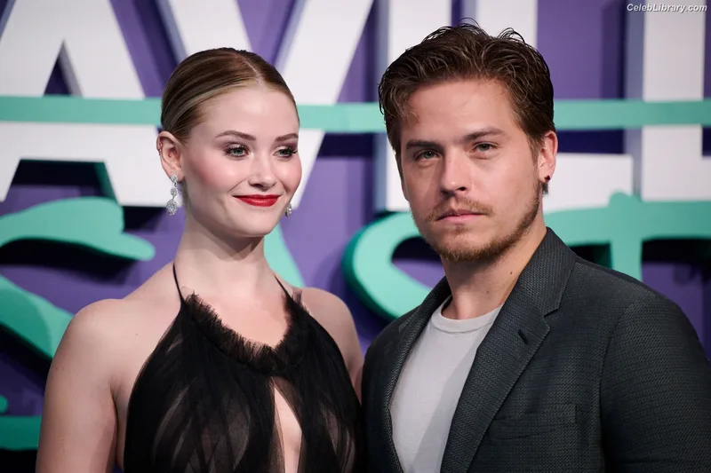 Virginia Gardner photo 4 of 521