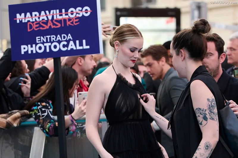 Virginia Gardner photo 10 of 521