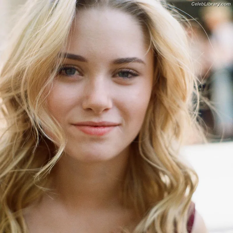 Virginia Gardner photo 23 of 521