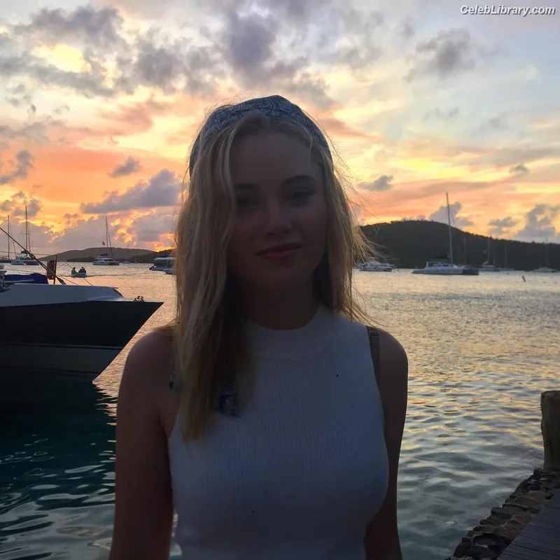 Virginia Gardner photo 2 of 521