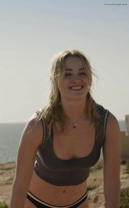 Virginia Gardner photo 3 of 521