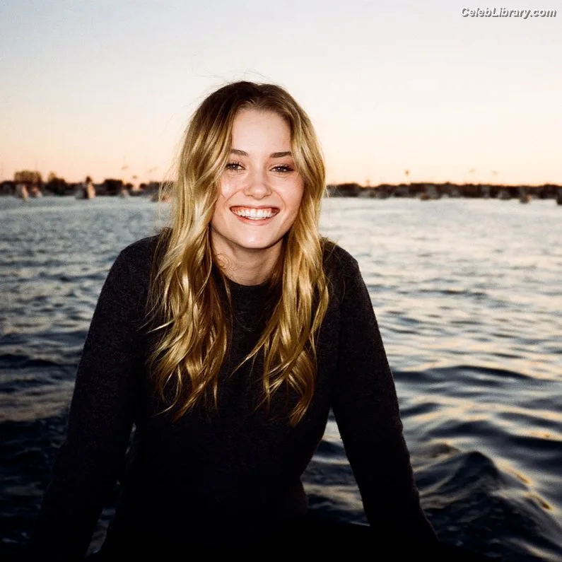 Virginia Gardner photo 15 of 521