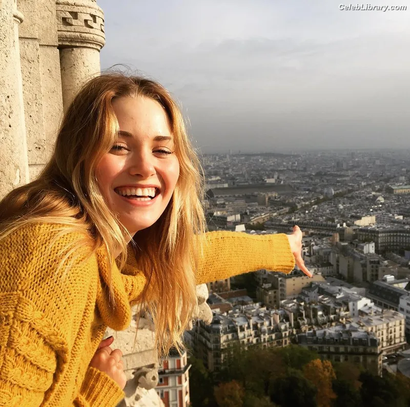 Virginia Gardner photo 18 of 521