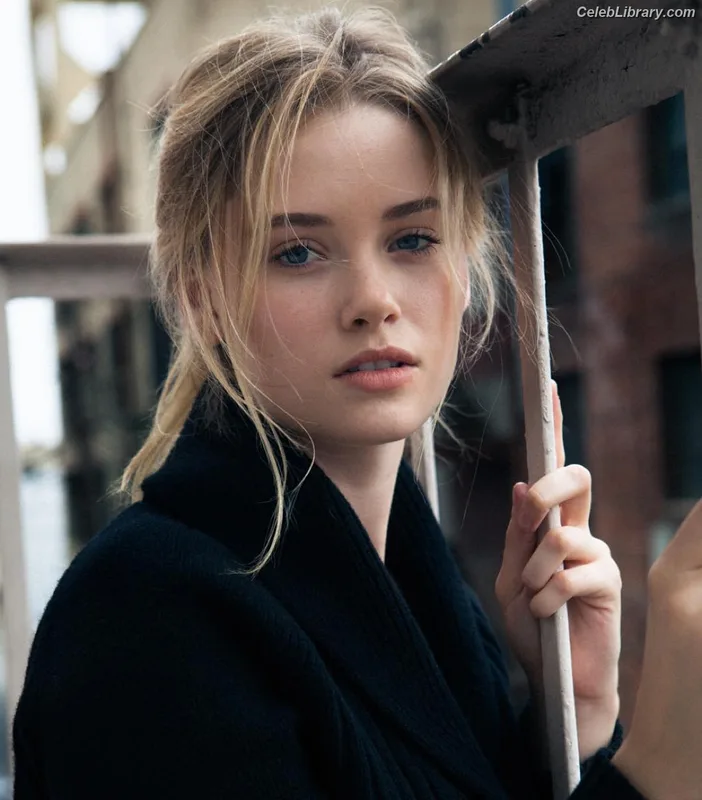 Virginia Gardner photo 19 of 521