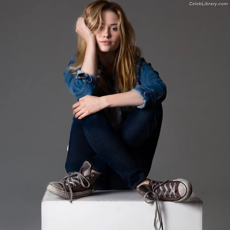 Virginia Gardner photo 21 of 521