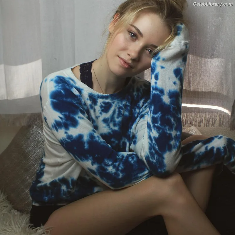 Virginia Gardner photo 22 of 521
