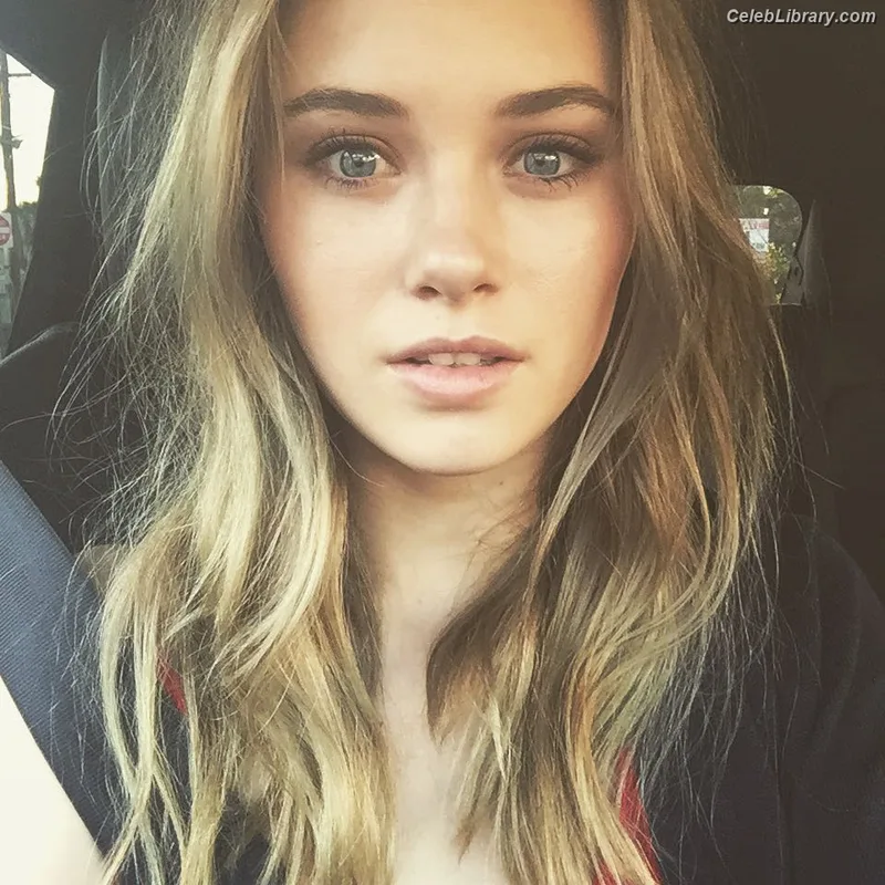 Virginia Gardner photo 7 of 521
