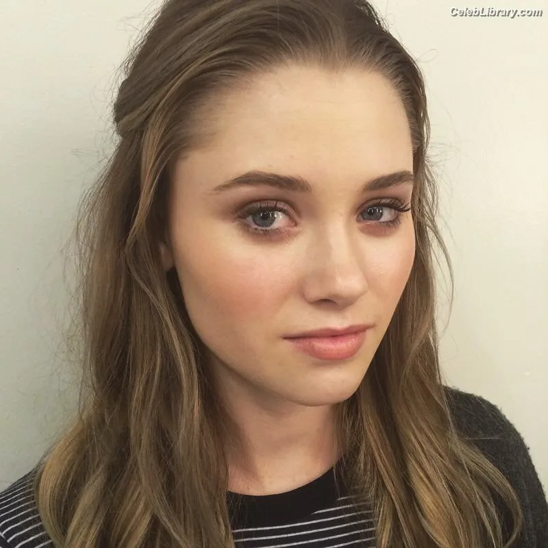 Virginia Gardner photo 10 of 521