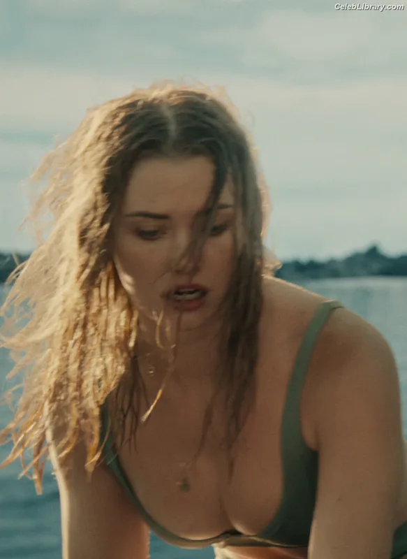 Virginia Gardner photo 11 of 521
